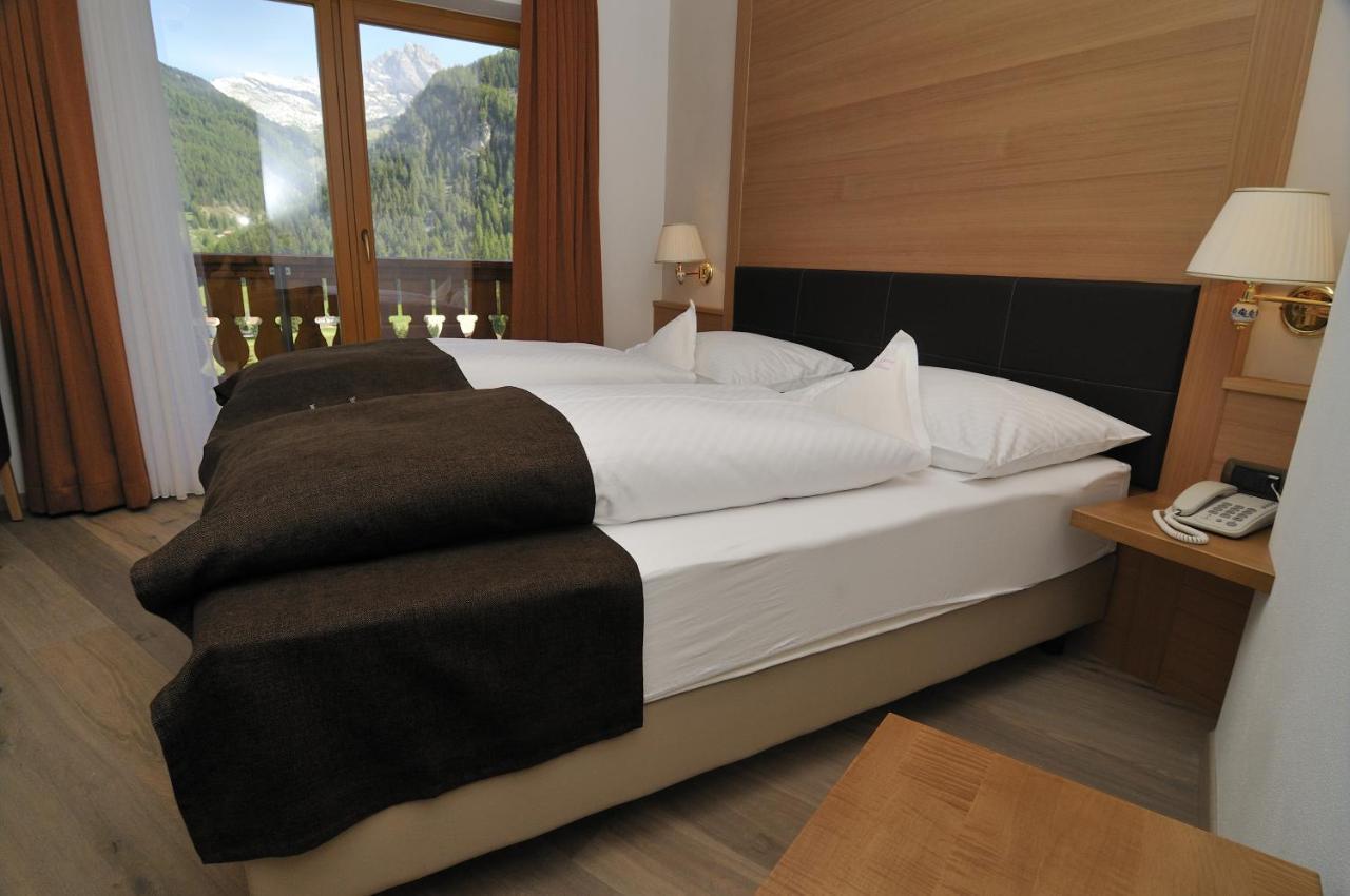 Hotel Chalet Dlaces Selva di Val Gardena Room photo